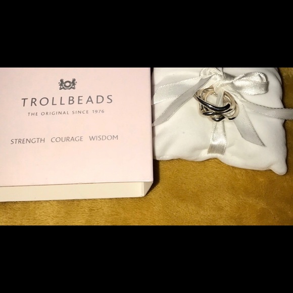 Strength courage wisdom ring ..size 8 - Picture 6 of 6